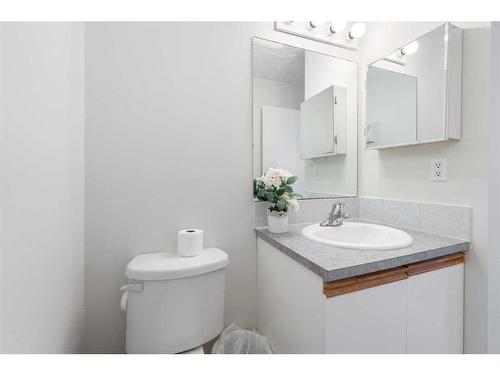 1-1412 43 Street Se, Calgary, AB - Indoor Photo Showing Bathroom