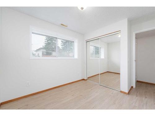 1-1412 43 Street Se, Calgary, AB - Indoor Photo Showing Other Room