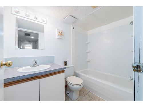 1-1412 43 Street Se, Calgary, AB - Indoor Photo Showing Bathroom