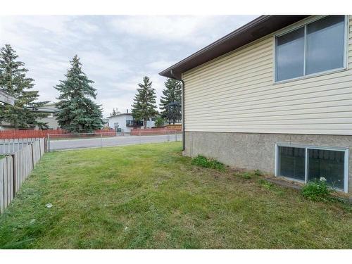 1-1412 43 Street Se, Calgary, AB - Outdoor