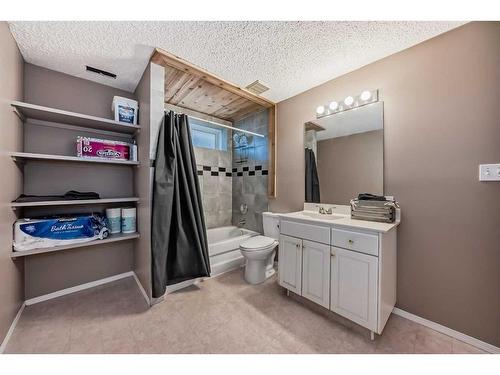 15510 Mckenzie Lake Way Se, Calgary, AB - Indoor Photo Showing Bathroom