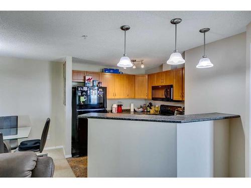 3308-10 Prestwick Bay Se, Calgary, AB - Indoor Photo Showing Kitchen