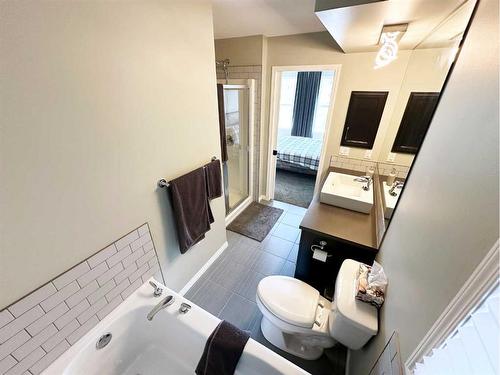 154 Marquis Common Se, Calgary, AB - Indoor Photo Showing Bathroom