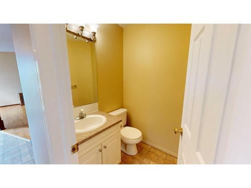 110 Riverside Place Nw, High River, AB - Indoor Photo Showing Bathroom