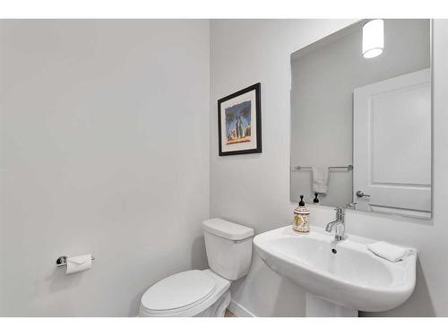 59 Sage Hill Heights Nw, Calgary, AB - Indoor Photo Showing Bathroom