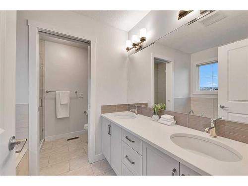 59 Sage Hill Heights Nw, Calgary, AB - Indoor Photo Showing Bathroom