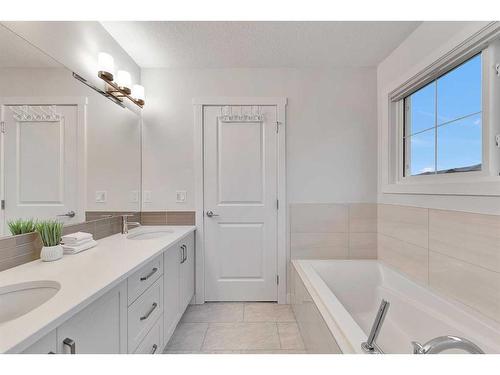 59 Sage Hill Heights Nw, Calgary, AB - Indoor Photo Showing Bathroom