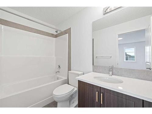 32 Corner Glen Link Ne, Calgary, AB - Indoor Photo Showing Bathroom