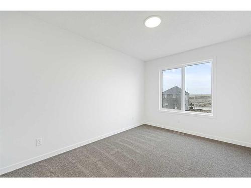 32 Corner Glen Link Ne, Calgary, AB - Indoor Photo Showing Other Room