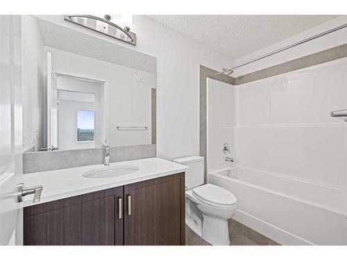 32 Corner Glen Link Ne, Calgary, AB - Indoor Photo Showing Bathroom