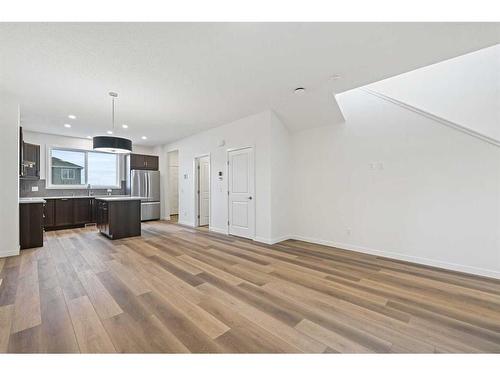 32 Corner Glen Link Ne, Calgary, AB - Indoor Photo Showing Kitchen