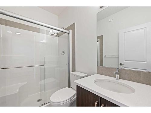 32 Corner Glen Link Ne, Calgary, AB - Indoor Photo Showing Bathroom