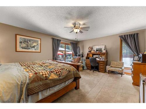 32578 Range Road 52, Rural Mountain View County, AB - Indoor Photo Showing Bedroom