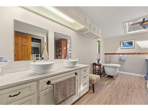 32578 Range Road 52, Rural Mountain View County, AB - Indoor Photo Showing Bathroom