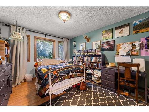 32578 Range Road 52, Rural Mountain View County, AB - Indoor Photo Showing Bedroom