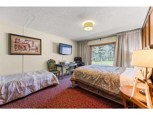 32578 Range Road 52, Rural Mountain View County, AB - Indoor Photo Showing Bedroom