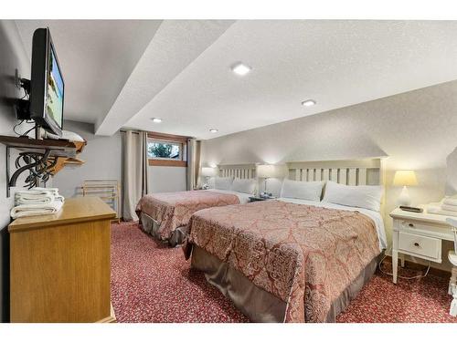 32578 Range Road 52, Rural Mountain View County, AB - Indoor Photo Showing Bedroom