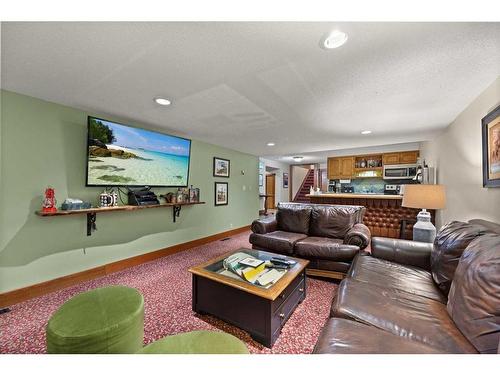 32578 Range Road 52, Rural Mountain View County, AB - Indoor Photo Showing Living Room