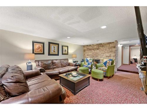 32578 Range Road 52, Rural Mountain View County, AB - Indoor Photo Showing Living Room