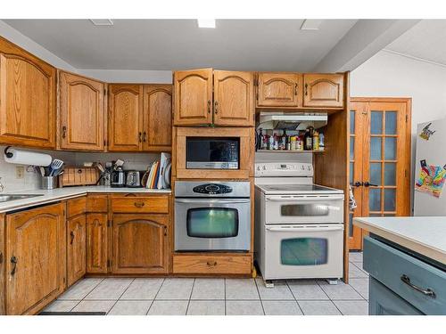 32578 Range Road 52, Rural Mountain View County, AB - Indoor Photo Showing Kitchen