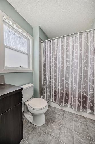 103 Walden Gardens Se, Calgary, AB - Indoor Photo Showing Bathroom