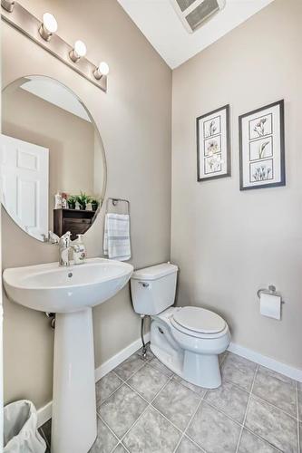 103 Walden Gardens Se, Calgary, AB - Indoor Photo Showing Bathroom