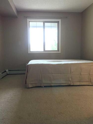 3315-60 Panatella Street Nw, Calgary, AB - Indoor Photo Showing Bedroom