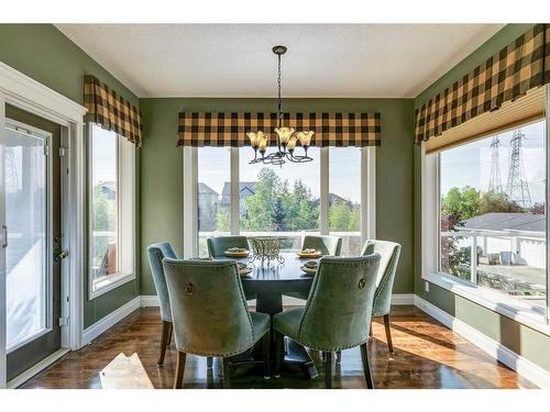 205 Magenta Crescent, Chestermere, AB - Indoor Photo Showing Dining Room