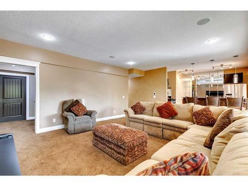 205 Magenta Crescent, Chestermere, AB - Indoor Photo Showing Living Room