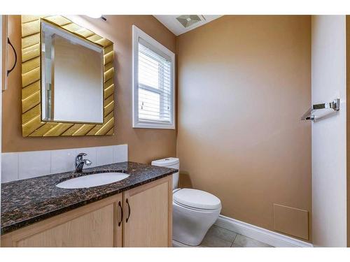 205 Magenta Crescent, Chestermere, AB - Indoor Photo Showing Bathroom