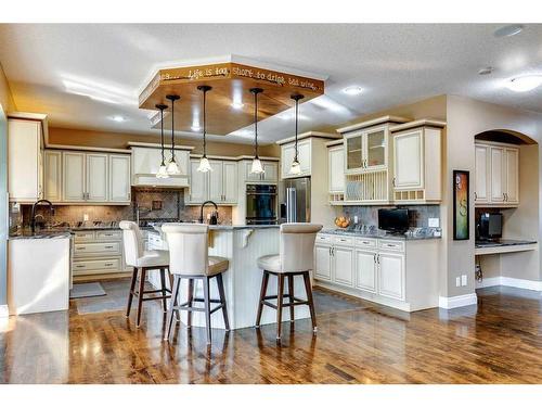 205 Magenta Crescent, Chestermere, AB - Indoor Photo Showing Kitchen