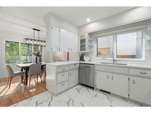 509 9A Street Ne, Calgary, AB - Indoor Photo Showing Kitchen