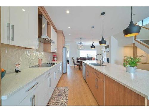 3817 Centre A Street Ne, Calgary, AB - Indoor Photo Showing Kitchen With Double Sink With Upgraded Kitchen