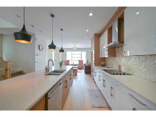 3817 Centre A Street Ne, Calgary, AB - Indoor Photo Showing Kitchen With Double Sink With Upgraded Kitchen