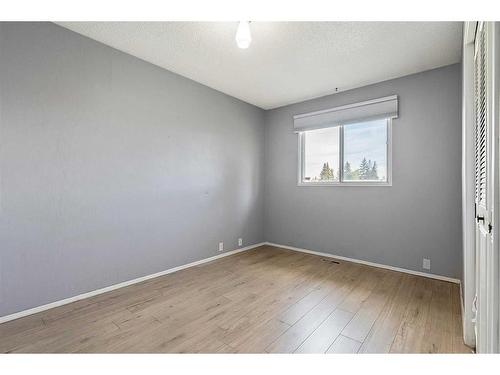 583 Woodpark Crescent Sw, Calgary, AB - Indoor Photo Showing Other Room