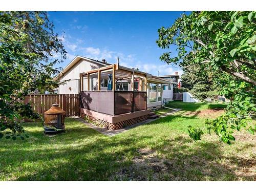 583 Woodpark Crescent Sw, Calgary, AB - Outdoor