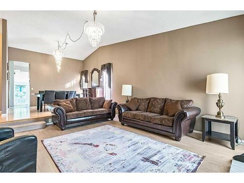 583 Woodpark Crescent Sw, Calgary, AB - Indoor Photo Showing Living Room