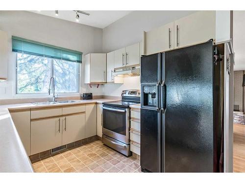 583 Woodpark Crescent Sw, Calgary, AB - Indoor Photo Showing Kitchen