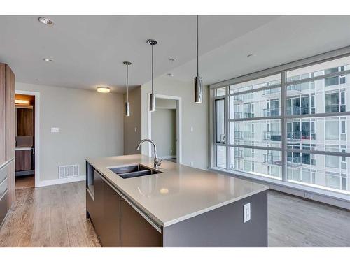 2607-1122 3 Street Se, Calgary, AB - Indoor Photo Showing Kitchen With Double Sink With Upgraded Kitchen