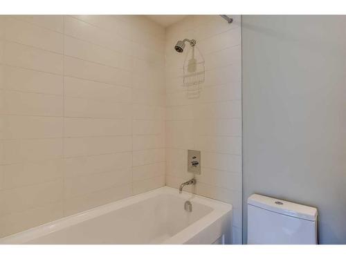 2607-1122 3 Street Se, Calgary, AB - Indoor Photo Showing Bathroom