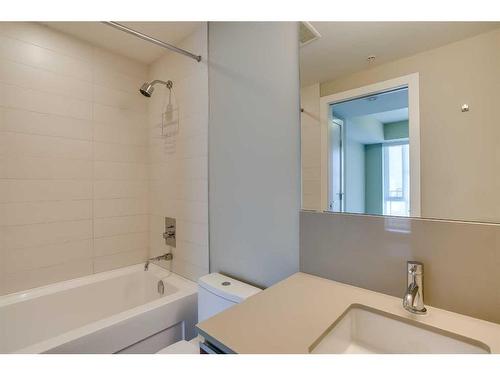 2607-1122 3 Street Se, Calgary, AB - Indoor Photo Showing Bathroom