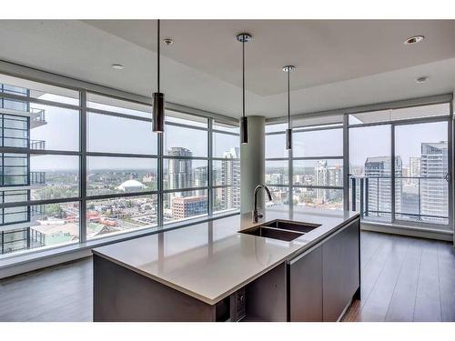 2607-1122 3 Street Se, Calgary, AB - Indoor Photo Showing Kitchen With Double Sink