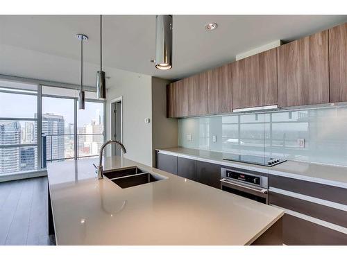 2607-1122 3 Street Se, Calgary, AB - Indoor Photo Showing Kitchen With Double Sink With Upgraded Kitchen