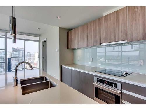 2607-1122 3 Street Se, Calgary, AB - Indoor Photo Showing Kitchen With Double Sink With Upgraded Kitchen