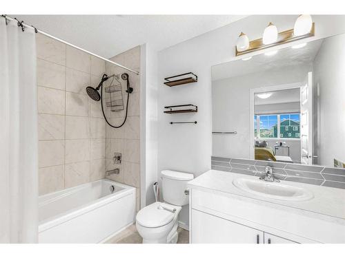 1490 148 Avenue Nw, Calgary, AB - Indoor Photo Showing Bathroom