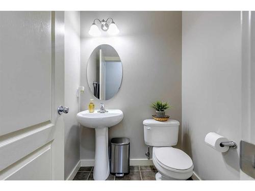 136 Cougartown Close Sw, Calgary, AB - Indoor Photo Showing Bathroom