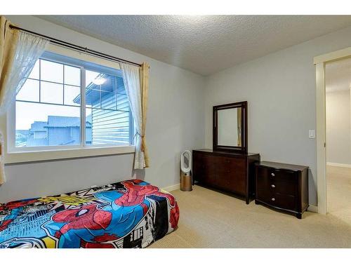 136 Cougartown Close Sw, Calgary, AB - Indoor Photo Showing Bedroom