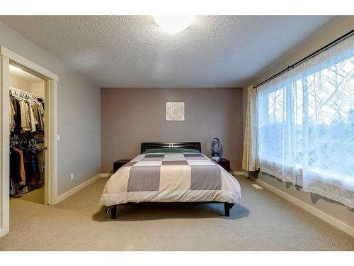 136 Cougartown Close Sw, Calgary, AB - Indoor Photo Showing Bedroom