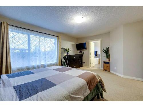 136 Cougartown Close Sw, Calgary, AB - Indoor Photo Showing Bedroom