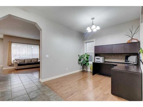 136 Cougartown Close Sw, Calgary, AB - Indoor